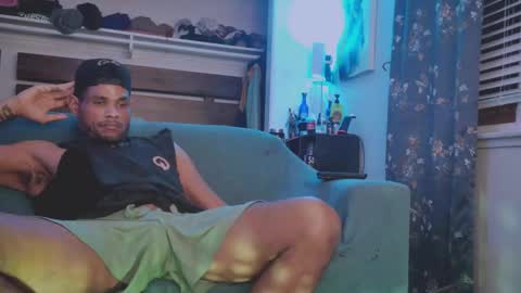 Snapshot of thisshucks chatting on February 5, 9:57 am Mister  online show from February 5, 9:57 am