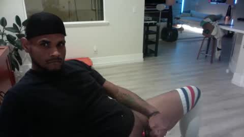 Snapshot of thisshucks chatting on November 4, 2:54 am Mister  online show from November 4, 2:54 am