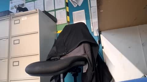 thobbincock online show from April 3, 1:31 pm