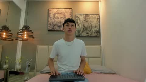 Snapshot of thom_ames chatting on March 13, 11:39 am Thom online show from March 13, 11:39 am