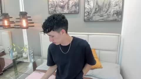 Snapshot of thom_ames chatting on March 19, 12:20 pm Thom online show from March 19, 12:20 pm