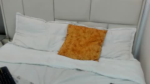 Snapshot of thom_ames chatting on March 24, 4:28 am Thom online show from March 24, 4:28 am