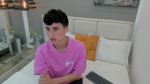 Snapshot of thom_ames chatting on April 2, 11:30 am Thom online show from April 2, 11:30 am