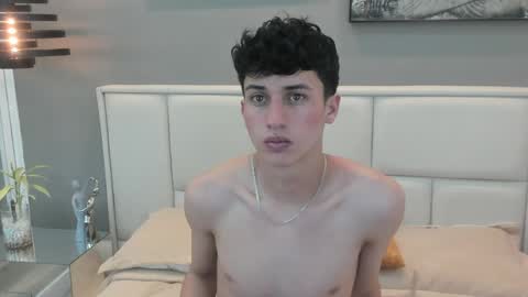 Snapshot of thom_ames chatting on April 4, 11:29 am Thom online show from April 4, 11:29 am