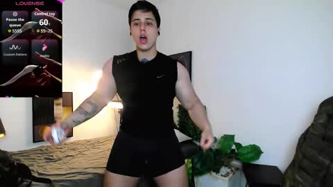 Snapshot of thom_ohtani chatting on February 21, 10:33 pm thom_ohtani online show from February 21, 10:33 pm