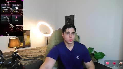 Snapshot of thom_ohtani chatting on February 23, 9:01 pm thom_ohtani online show from February 23, 9:01 pm