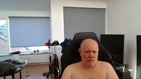 thomas315627 online show from May 5, 6:21 am