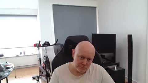 thomas315627 online show from May 10, 11:59 am