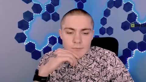 Snapshot of thomas_crow chatting on November 21, 9:41 am thomas_crow online show from November 21, 9:41 am