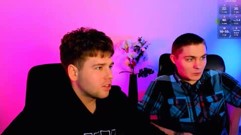 Snapshot of thomas_crow chatting on December 15, 9:46 am thomas_crow online show from December 15, 9:46 am