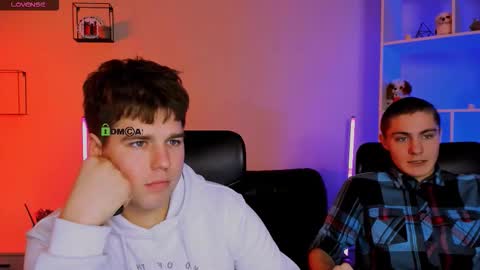 Snapshot of thomas_crow chatting on December 16, 9:58 am thomas_crow online show from December 16, 9:58 am