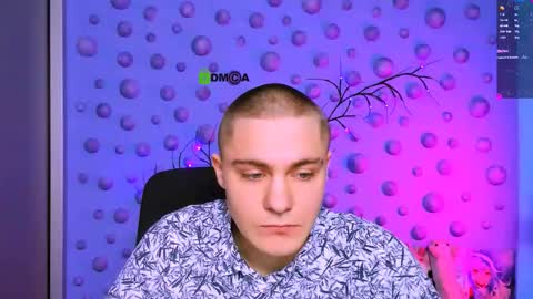 Snapshot of thomas_crow chatting on December 19, 10:00 am thomas_crow online show from December 19, 10:00 am