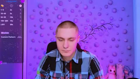 Snapshot of thomas_crow chatting on December 21, 9:38 am thomas_crow online show from December 21, 9:38 am