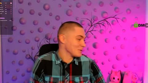 Snapshot of thomas_crow chatting on December 22, 8:22 am thomas_crow online show from December 22, 8:22 am