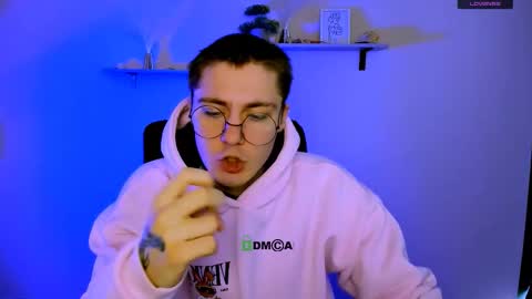 Snapshot of thomas_crow chatting on February 5, 9:47 am thomas_crow online show from February 5, 9:47 am