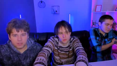 Snapshot of thomas_crow chatting on February 8, 9:45 am thomas_crow online show from February 8, 9:45 am