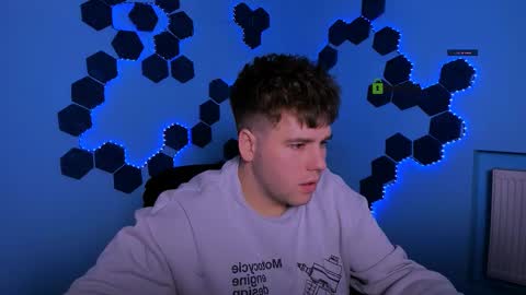 Snapshot of thomas_crow chatting on February 21, 9:43 am thomas_crow online show from February 21, 9:43 am