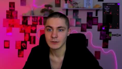 Snapshot of thomas_crow chatting on February 23, 9:39 am thomas_crow online show from February 23, 9:39 am