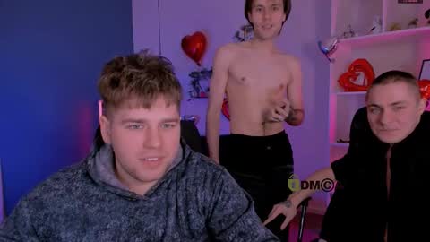 Snapshot of thomas_crow chatting on February 25, 10:03 am thomas_crow online show from February 25, 10:03 am