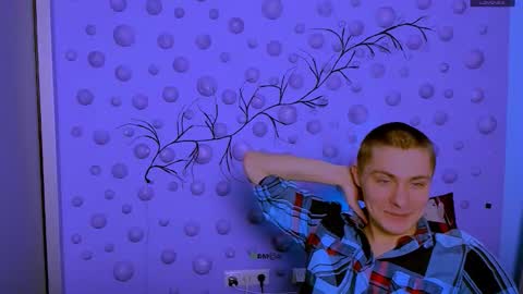 Snapshot of thomas_crow chatting on March 6, 9:50 am thomas_crow online show from March 6, 9:50 am