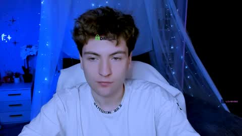 Snapshot of thomas_crow chatting on March 27, 9:53 am thomas_crow online show from March 27, 9:53 am