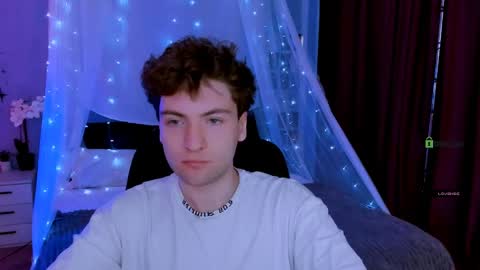 Snapshot of thomas_crow chatting on March 28, 9:42 am thomas_crow online show from March 28, 9:42 am