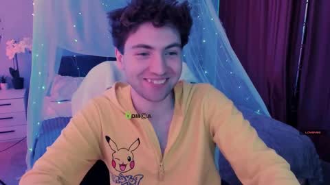 Snapshot of thomas_crow chatting on March 29, 8:47 am thomas_crow online show from March 29, 8:47 am