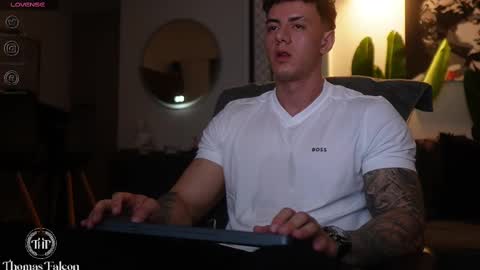 Thomas Falcon online show from February 22, 3:56 am