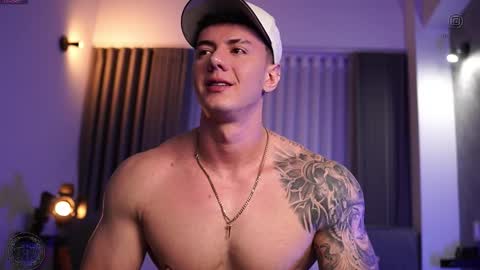 Thomas Falcon online show from September 26, 2:04 am