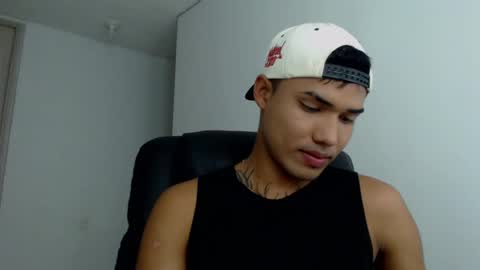 Snapshot of thomas_latin_boy chatting on January 22, 7:46 am Thomas online show from January 22, 7:46 am