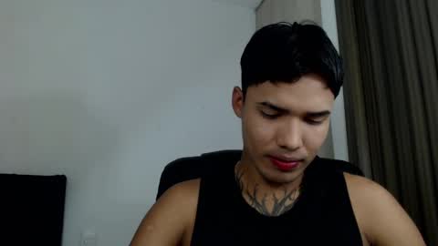 Snapshot of thomas_latin_boy chatting on January 24, 3:32 am Thomas online show from January 24, 3:32 am