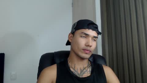 Snapshot of thomas_latin_boy chatting on January 24, 6:35 am Thomas online show from January 24, 6:35 am
