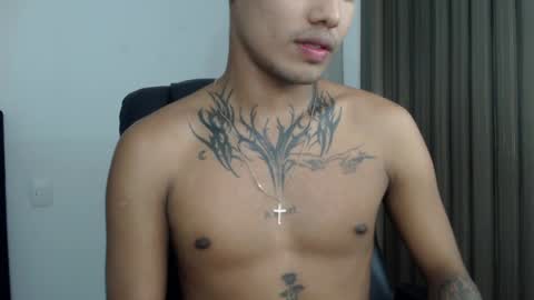 Snapshot of thomas_latin_boy chatting on January 24, 11:45 pm Thomas online show from January 24, 11:45 pm