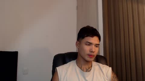 Snapshot of thomas_latin_boy chatting on January 28, 6:27 am Thomas online show from January 28, 6:27 am