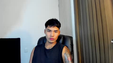Snapshot of thomas_latin_boy chatting on February 1, 4:56 am Thomas online show from February 1, 4:56 am