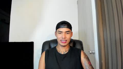 Snapshot of thomas_latin_boy chatting on February 1, 8:29 am Thomas online show from February 1, 8:29 am