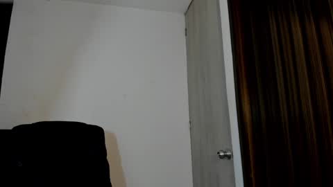Snapshot of thomas_latin_boy chatting on February 4, 3:22 am Thomas online show from February 4, 3:22 am