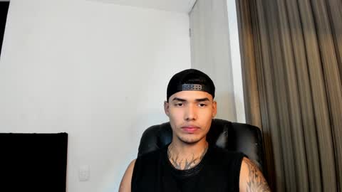 Snapshot of thomas_latin_boy chatting on February 4, 6:25 am Thomas online show from February 4, 6:25 am