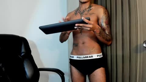 Snapshot of thomas_latin_boy chatting on February 7, 7:50 am Thomas online show from February 7, 7:50 am