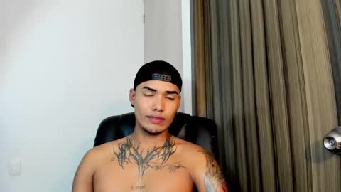 Snapshot of thomas_latin_boy chatting on February 8, 2:58 am Thomas online show from February 8, 2:58 am