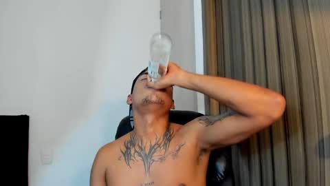 Snapshot of thomas_latin_boy chatting on February 11, 6:51 am Thomas online show from February 11, 6:51 am