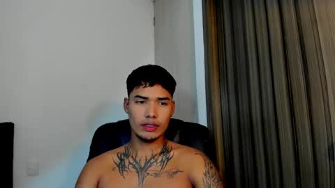 Snapshot of thomas_latin_boy chatting on February 14, 9:24 am Thomas online show from February 14, 9:24 am