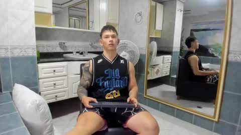 Snapshot of thomas_moon_ chatting on September 12, 12:05 pm Thomas online show from September 12, 12:05 pm