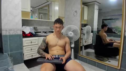 Snapshot of thomas_moon_ chatting on September 13, 1:11 pm Thomas online show from September 13, 1:11 pm