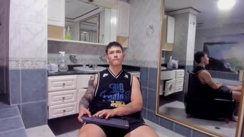 Snapshot of thomas_moon_ chatting on September 18, 12:29 pm Thomas online show from September 18, 12:29 pm