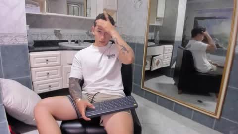 Snapshot of thomas_moon_ chatting on September 19, 12:06 pm Thomas online show from September 19, 12:06 pm