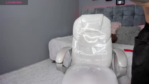 Snapshot of thomas_moon_ chatting on September 20, 1:12 pm Thomas online show from September 20, 1:12 pm