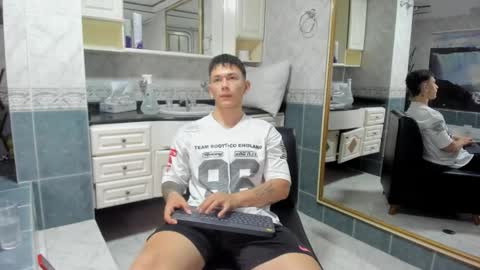 Snapshot of thomas_moon_ chatting on September 23, 11:35 am Thomas online show from September 23, 11:35 am