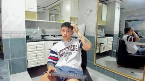 Snapshot of thomas_moon_ chatting on September 24, 12:19 pm Thomas online show from September 24, 12:19 pm