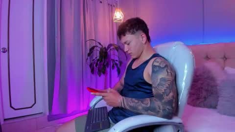 Snapshot of thomas_moon_ chatting on September 25, 12:09 pm Thomas online show from September 25, 12:09 pm